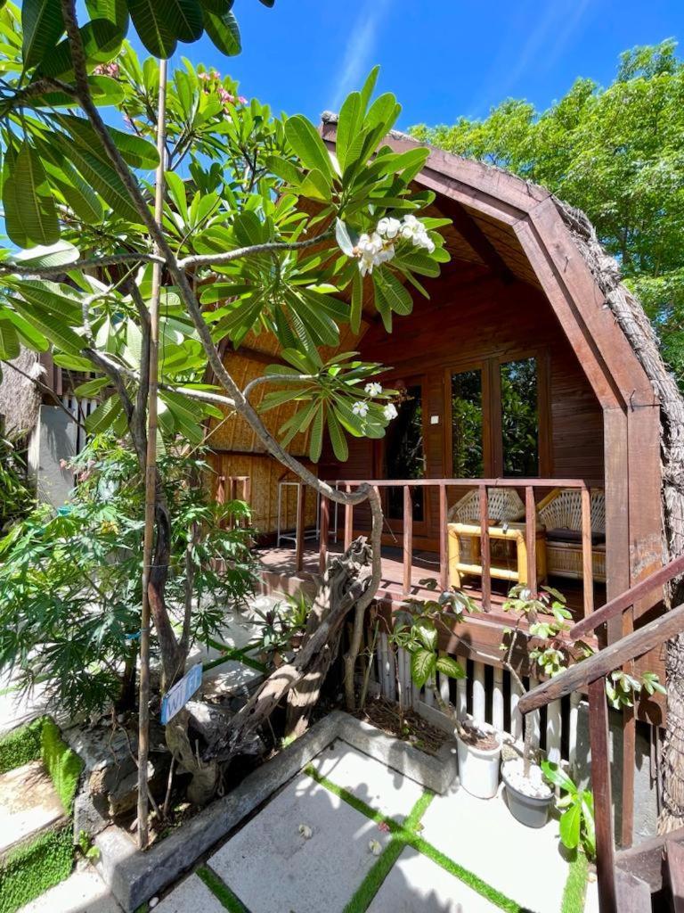The Golden Ave Bungalow กีลีตราวางัน ภายนอก รูปภาพ