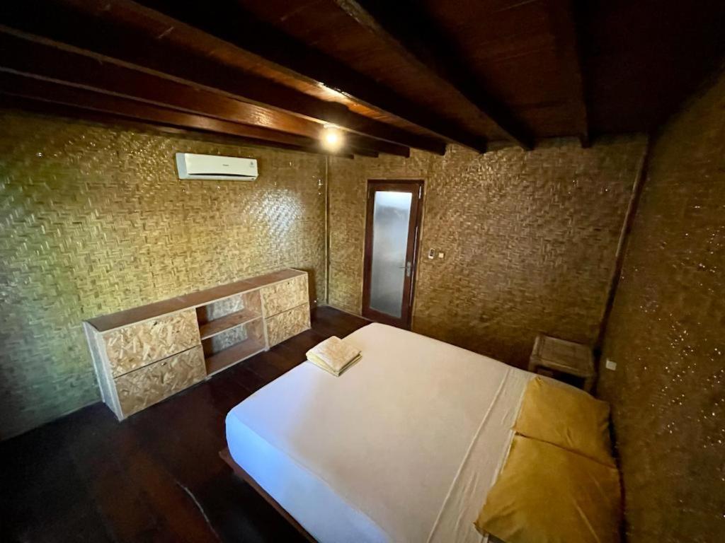 The Golden Ave Bungalow กีลีตราวางัน ห้อง รูปภาพ